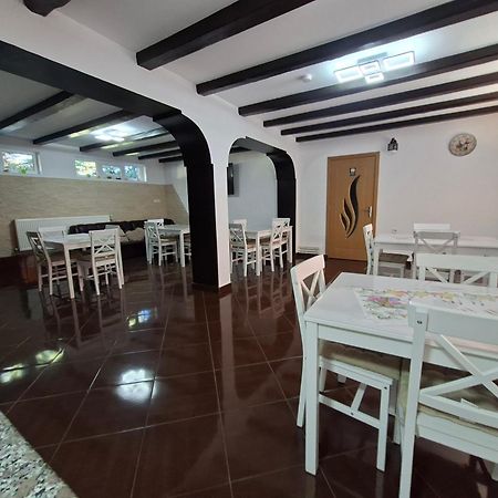Hotel Casa Laur Mînăstirea Humorului Esterno foto