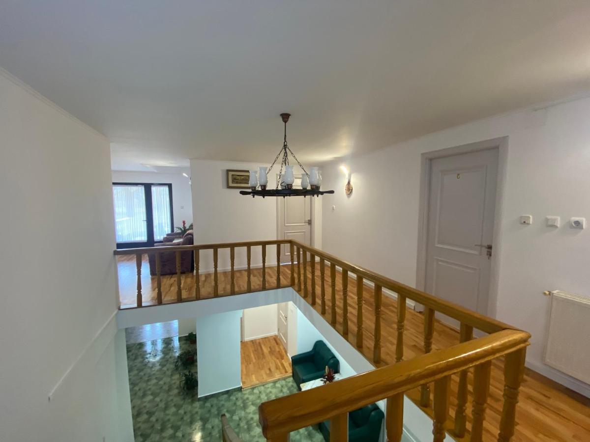 Hotel Casa Laur Mînăstirea Humorului Esterno foto