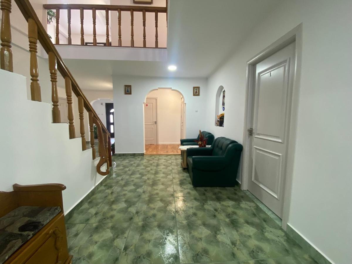 Hotel Casa Laur Mînăstirea Humorului Esterno foto