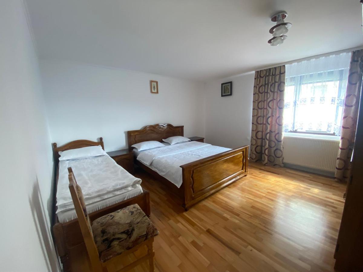Hotel Casa Laur Mînăstirea Humorului Esterno foto