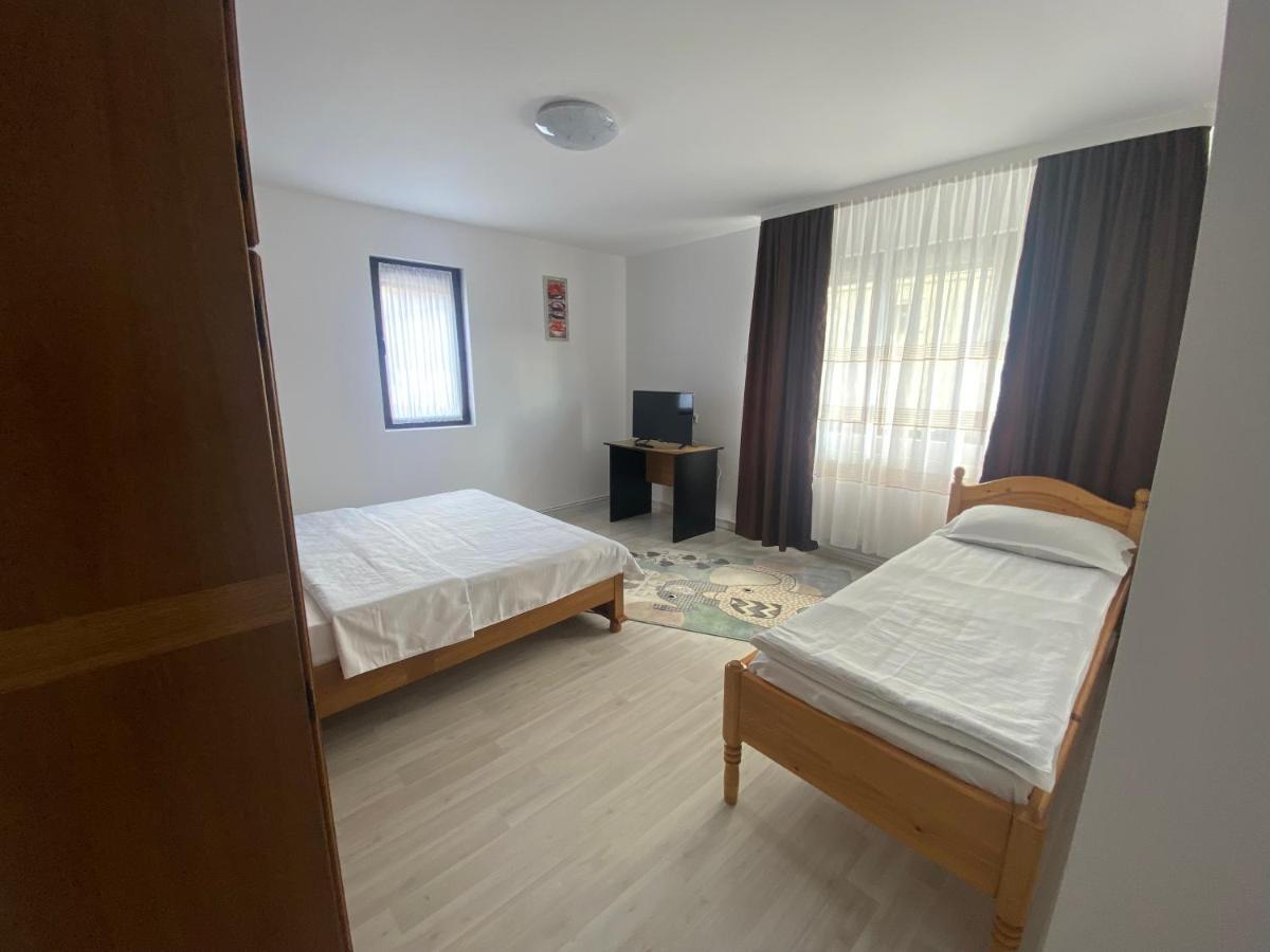 Hotel Casa Laur Mînăstirea Humorului Esterno foto